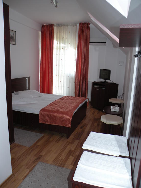 Pensiunea Octogon Piatra Neamţ Quarto foto